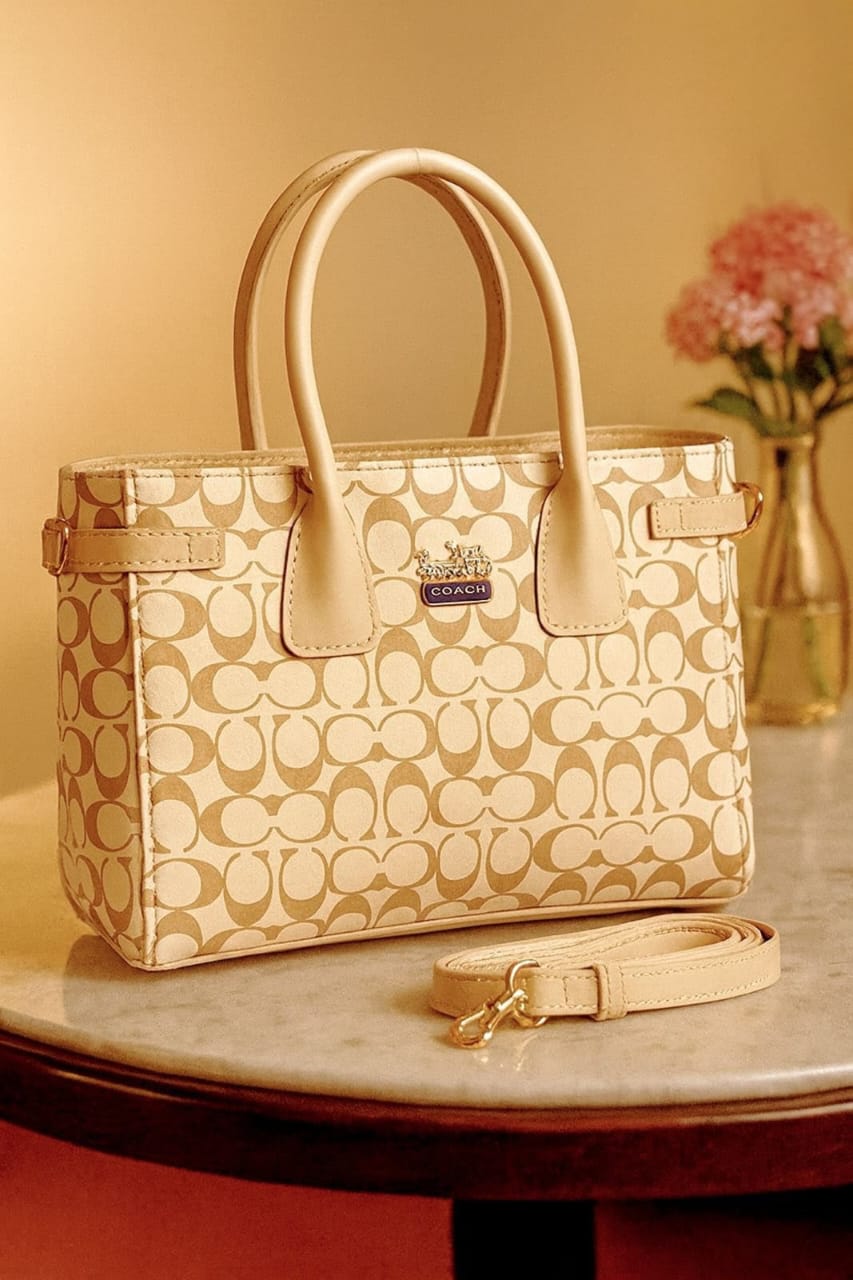 Coach High Quality Bag With Unique Handle For Girls